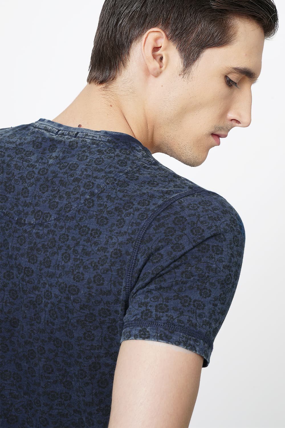 BASICS MUSCLE FIT PRINTED HENLEY T.SHIRT