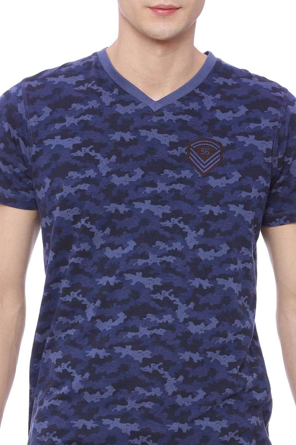 BASICS MUSCLE FIT V NECK T SHIRT