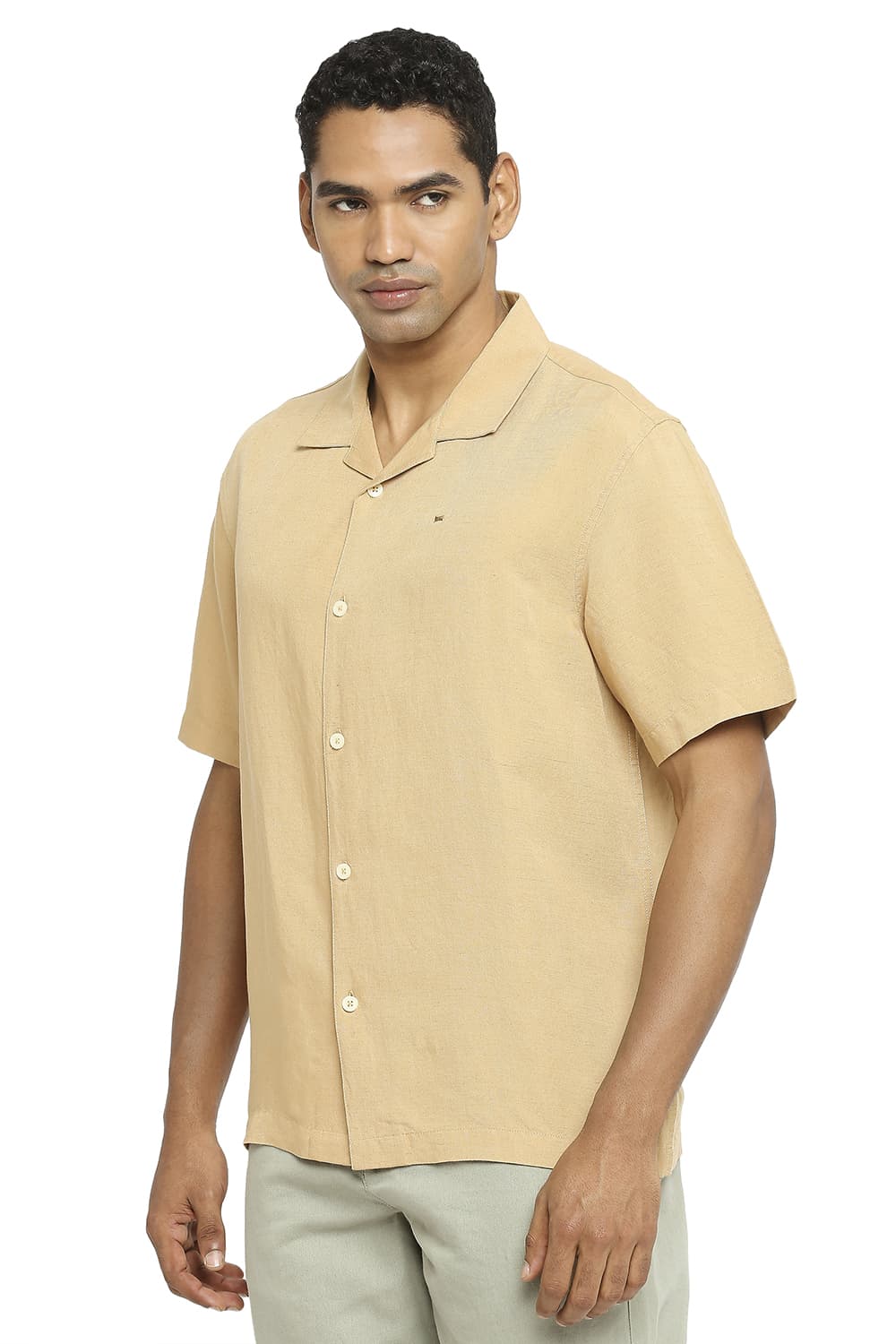 BASICS RELAXED FIT LINEN VISCOSE HALFSLEEVES SHIRT
