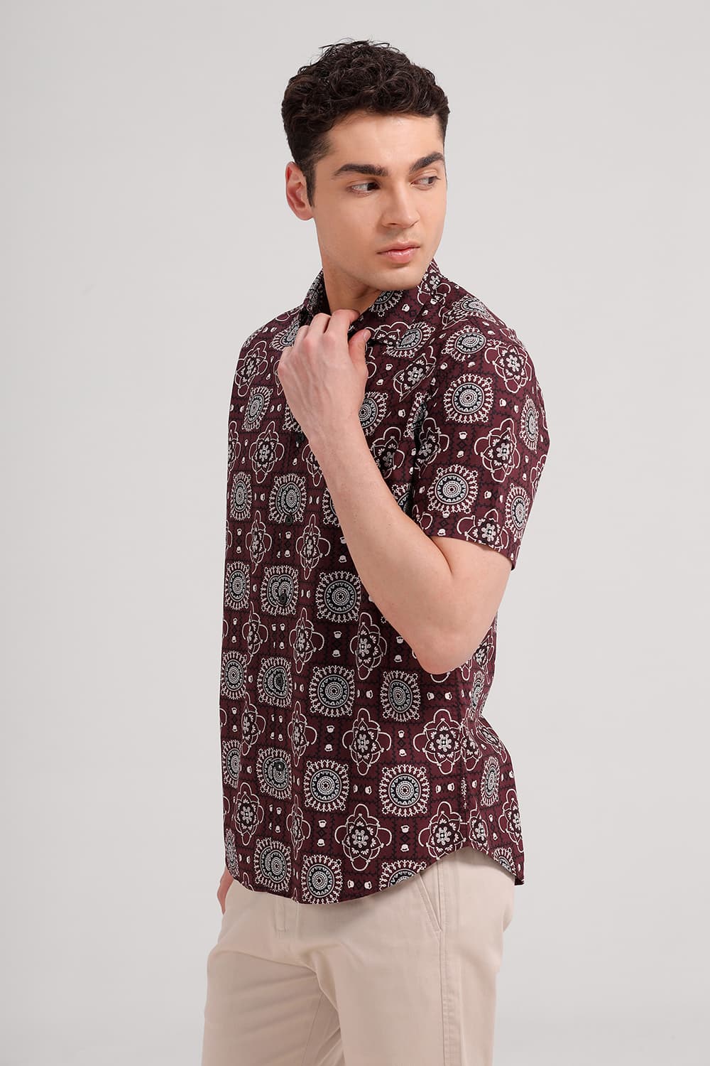 SLIM FIT COTTON POPLIN PRINTED HALFSLEEVES SHIRT