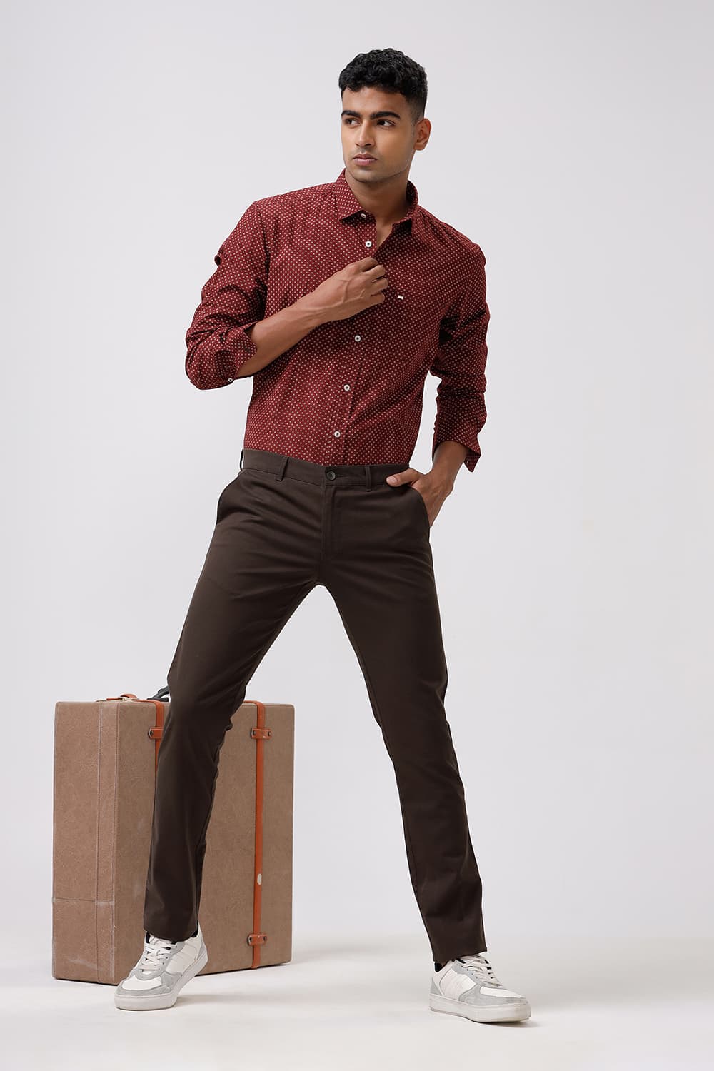 TAPERED FIT COTTON STRETCH DOBBY TROUSER