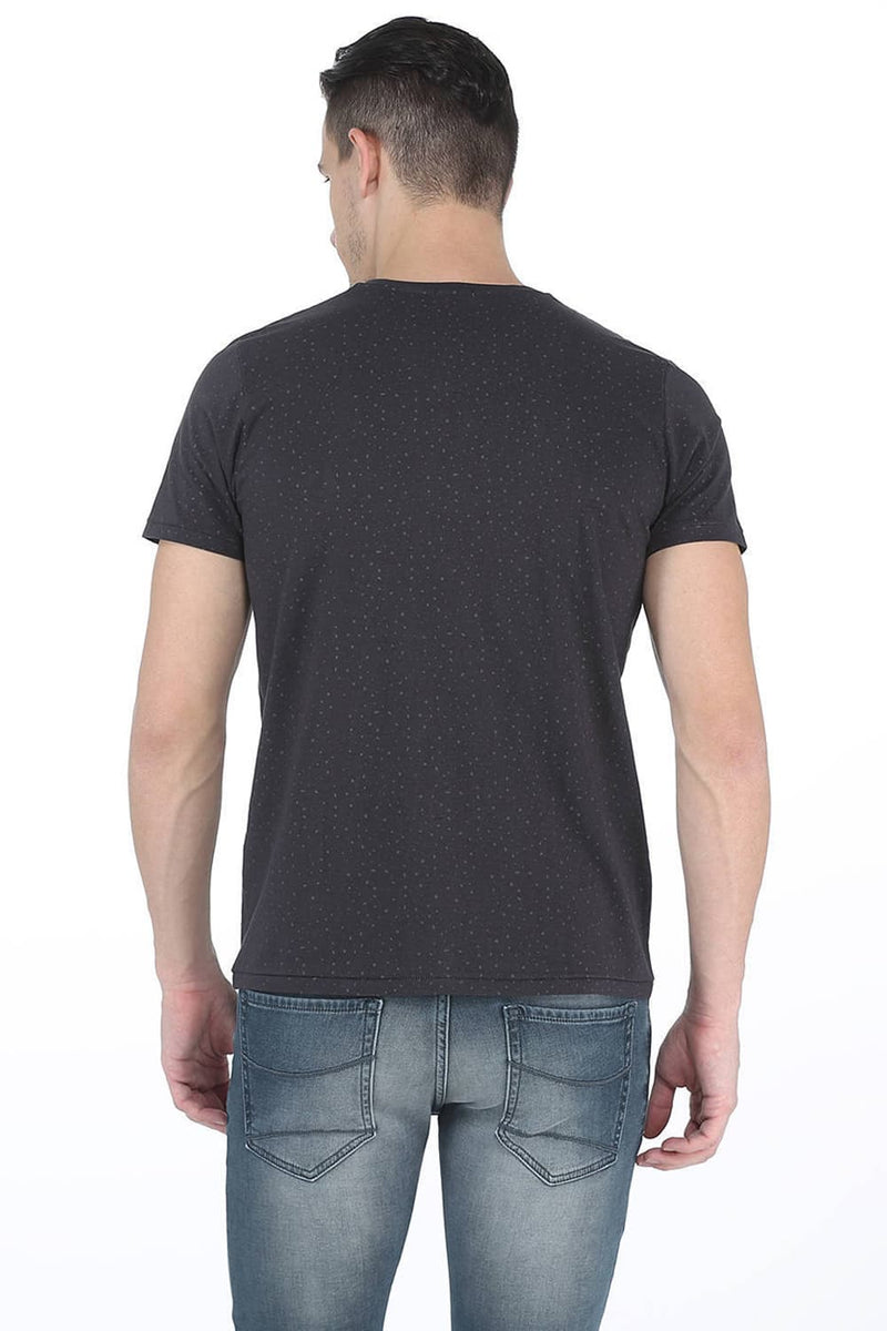 BASICS MUSCLE FIT V NECK T. SHIRT