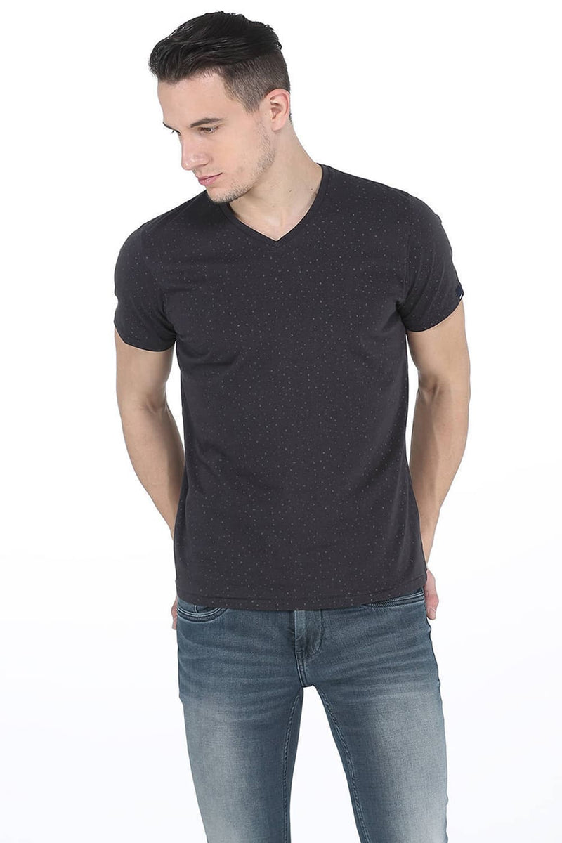 BASICS MUSCLE FIT V NECK T. SHIRT