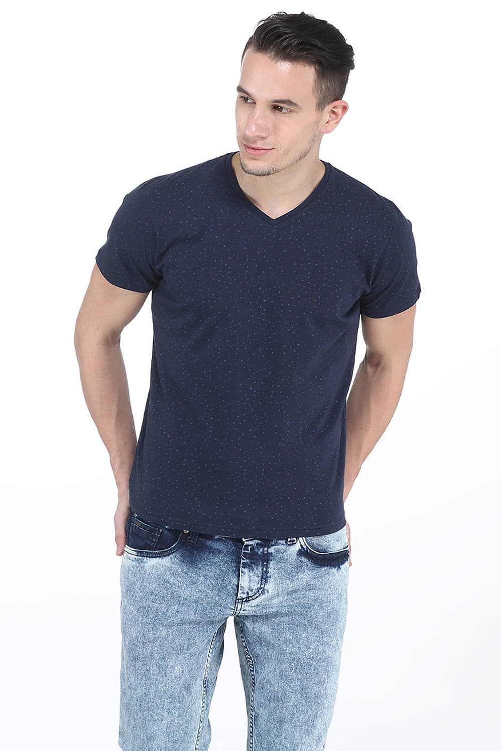 BASICS MUSCLE FIT V NECK T. SHIRT