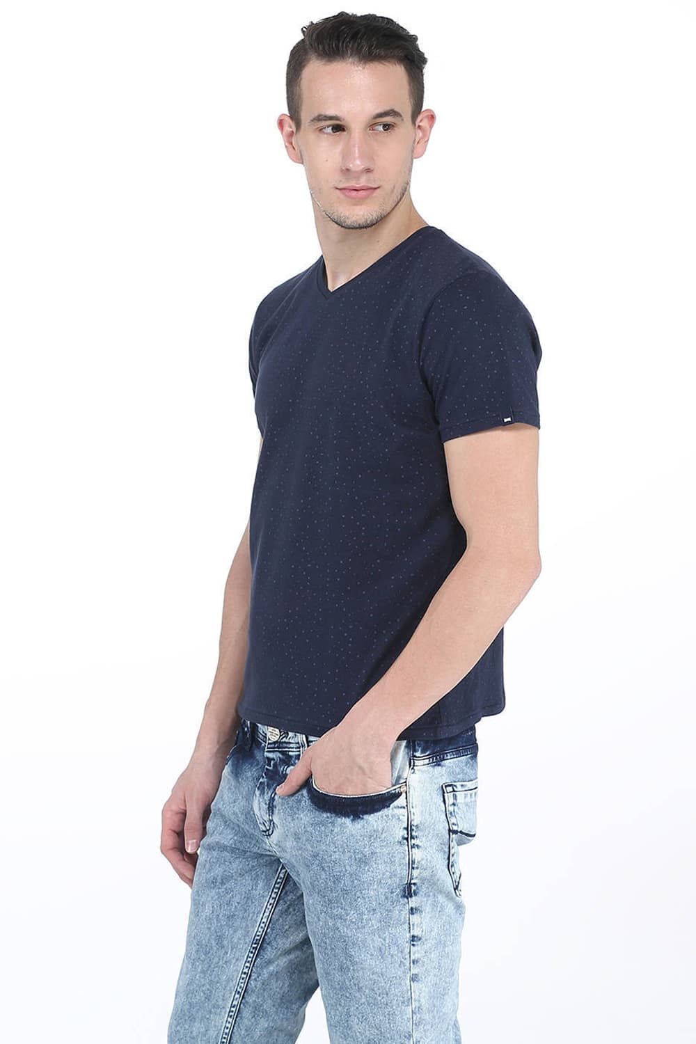 BASICS MUSCLE FIT V NECK T. SHIRT