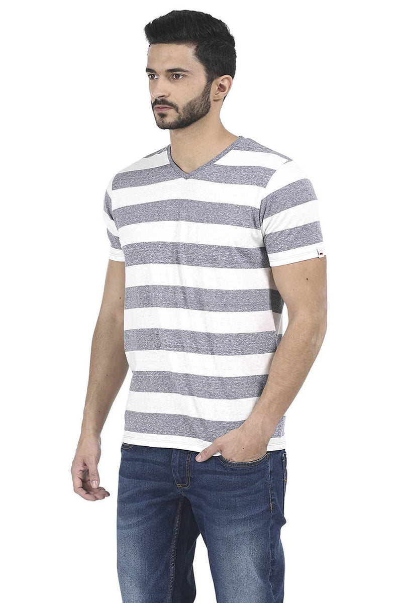 BASICS MUSCLE FIT V NECK T SHIRT