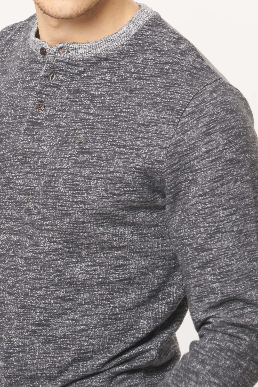 BASICS MUSCLE FIT HENLEY PULLOVER