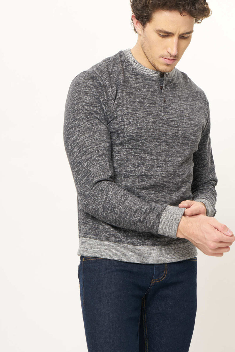 BASICS MUSCLE FIT HENLEY PULLOVER