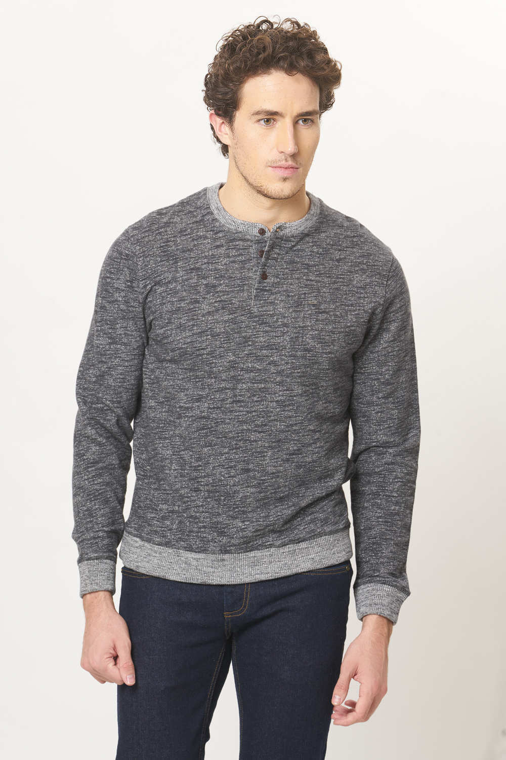 BASICS MUSCLE FIT HENLEY PULLOVER