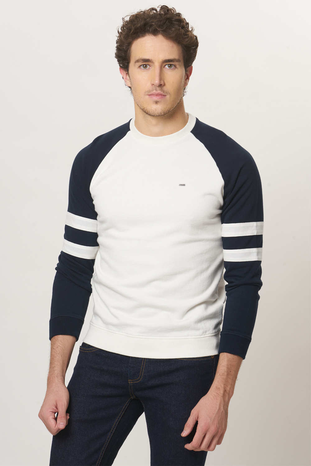 BASICS MUSCLE FIT CREW NECK PULLOVER