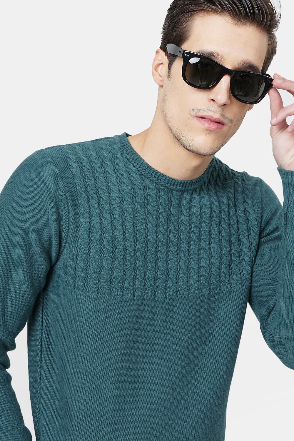 BASICS MUSCLE FIT CREW NECK SWEATER