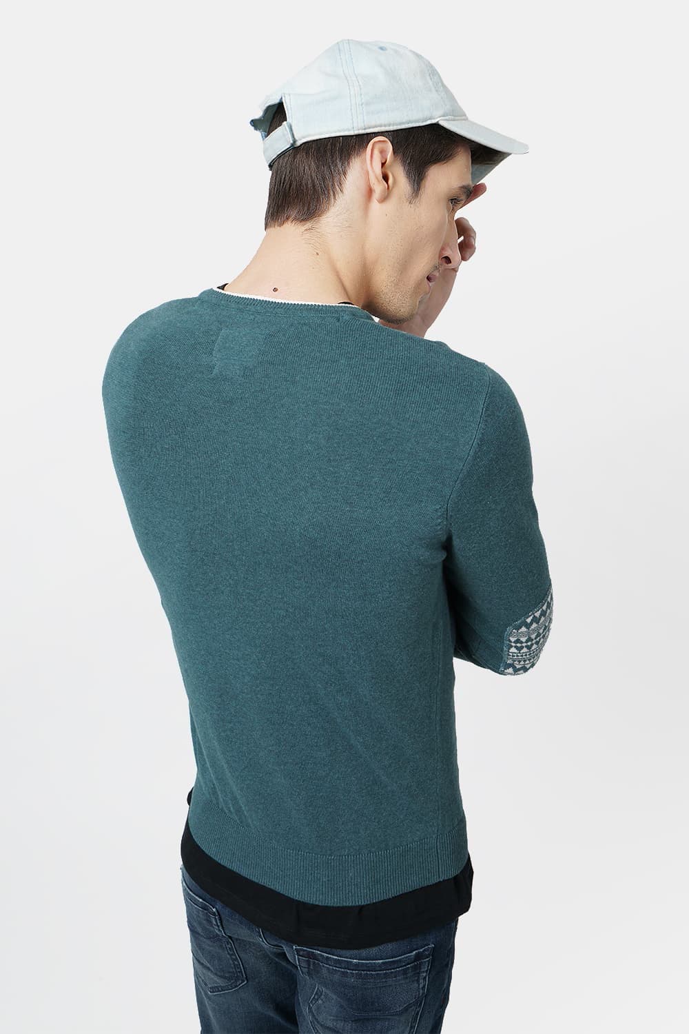 BASICS MUSCLE FIT V NECK SWEATER