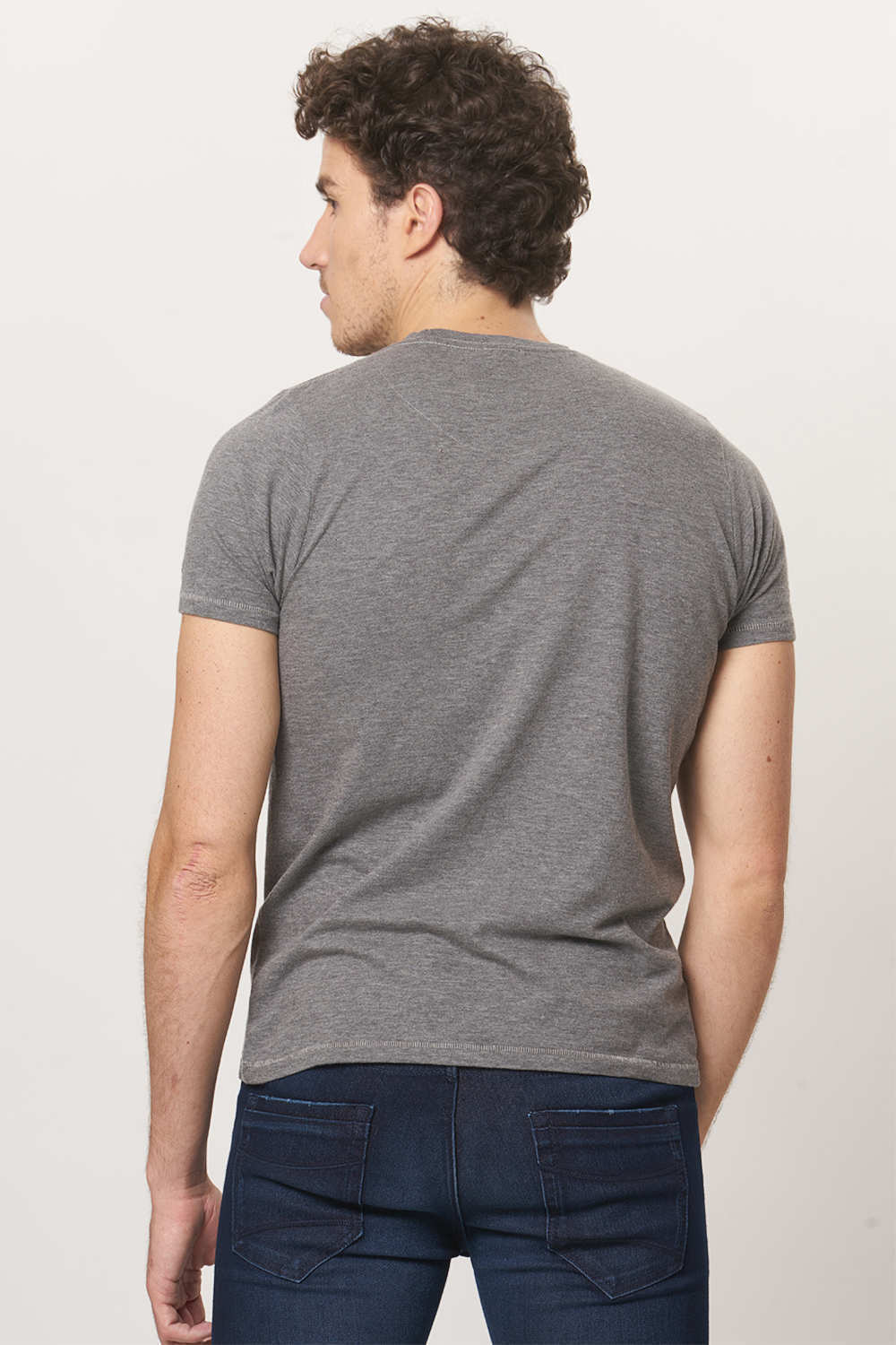 BASICS MUSCLE FIT CREW NECK T.SHIRT