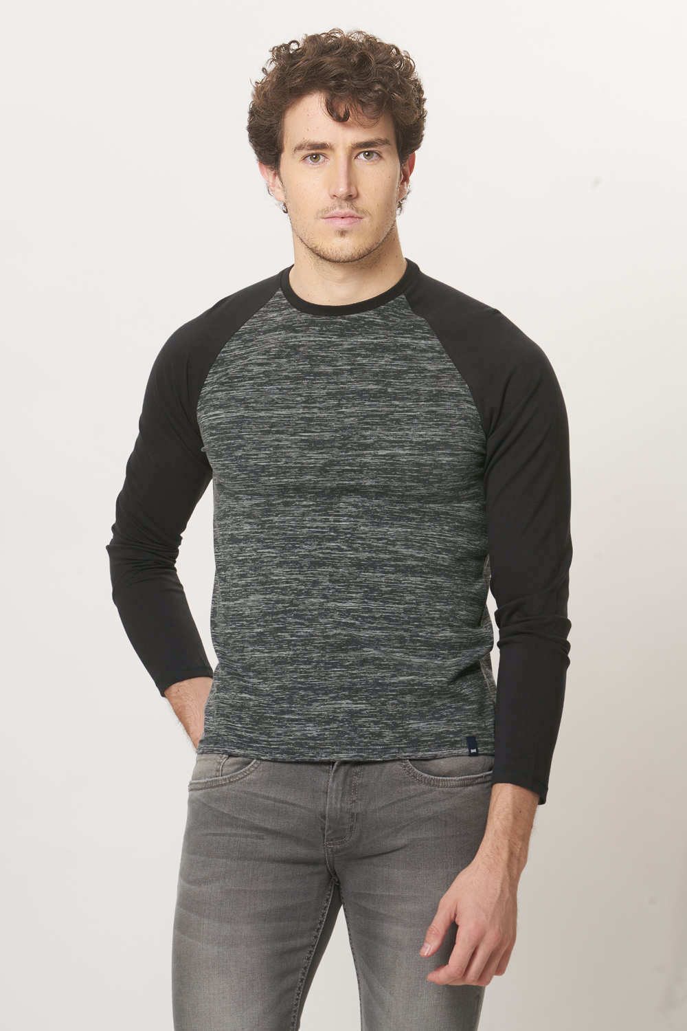 BASICS MUSCLE FIT RAGLAN LONG SLEEVE T.SHIRT