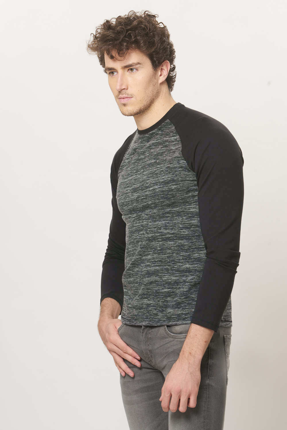 BASICS MUSCLE FIT RAGLAN LONG SLEEVE T.SHIRT