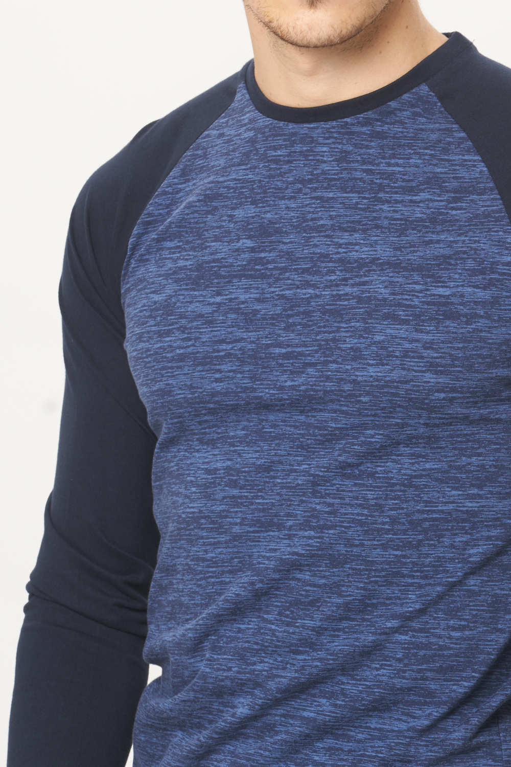 BASICS MUSCLE FIT RAGLAN LONG SLEEVE T.SHIRT