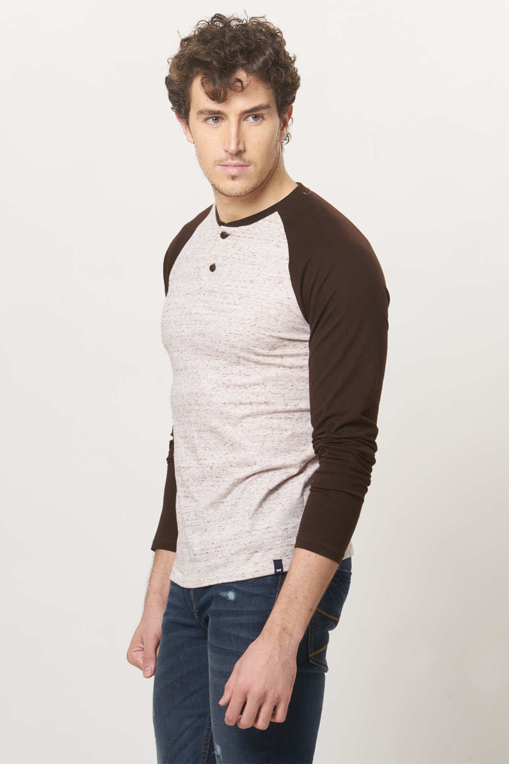 BASICS MUSCLE FIT RAGLAN LONG SLEEVE T.SHIRT