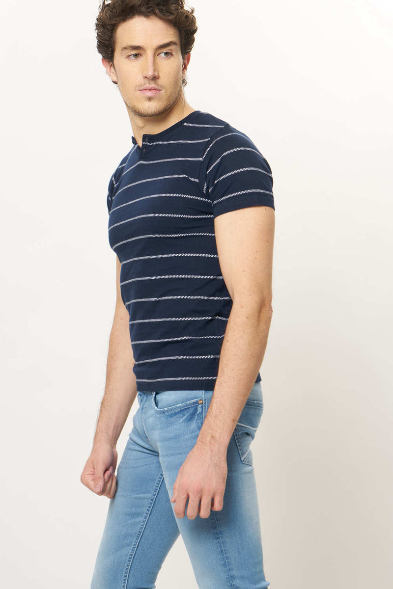 BASICS MUSCLE FIT HENLEY T.SHIRT