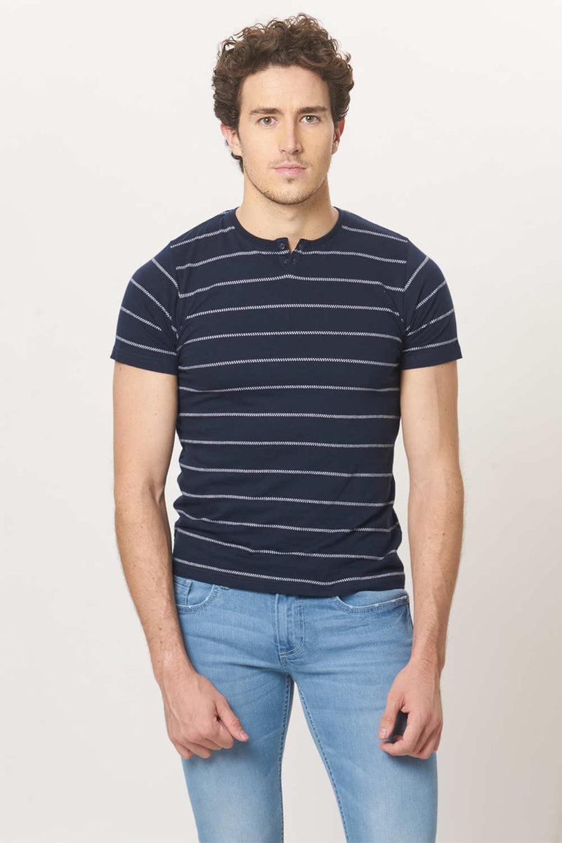 BASICS MUSCLE FIT HENLEY T.SHIRT