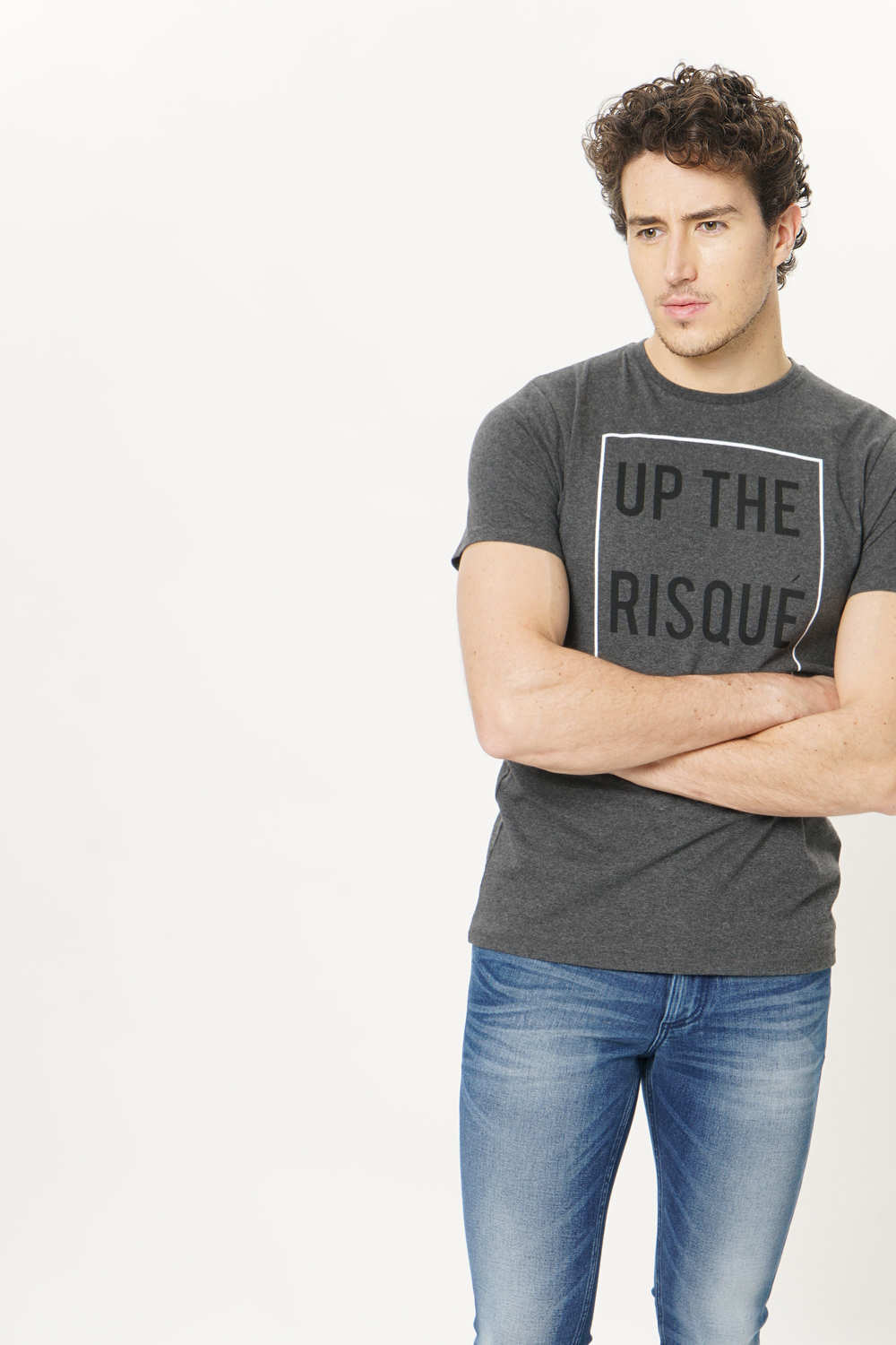 BASICS MUSCLE FIT CREW NECK T.SHIRT