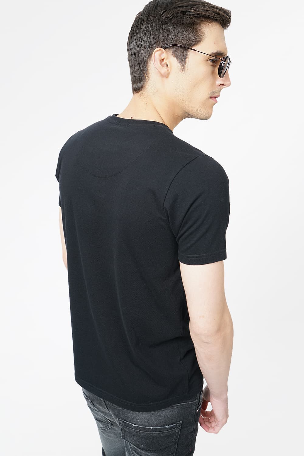 BASICS MUSCLE FIT CREW NECK T.SHIRT