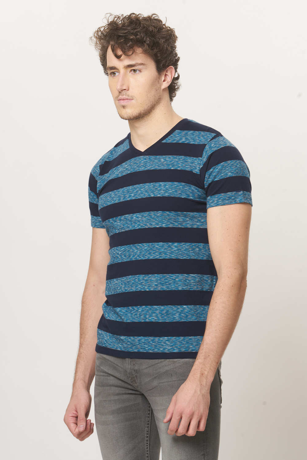 BASICS MUSCLE FIT V NECK T.SHIRT