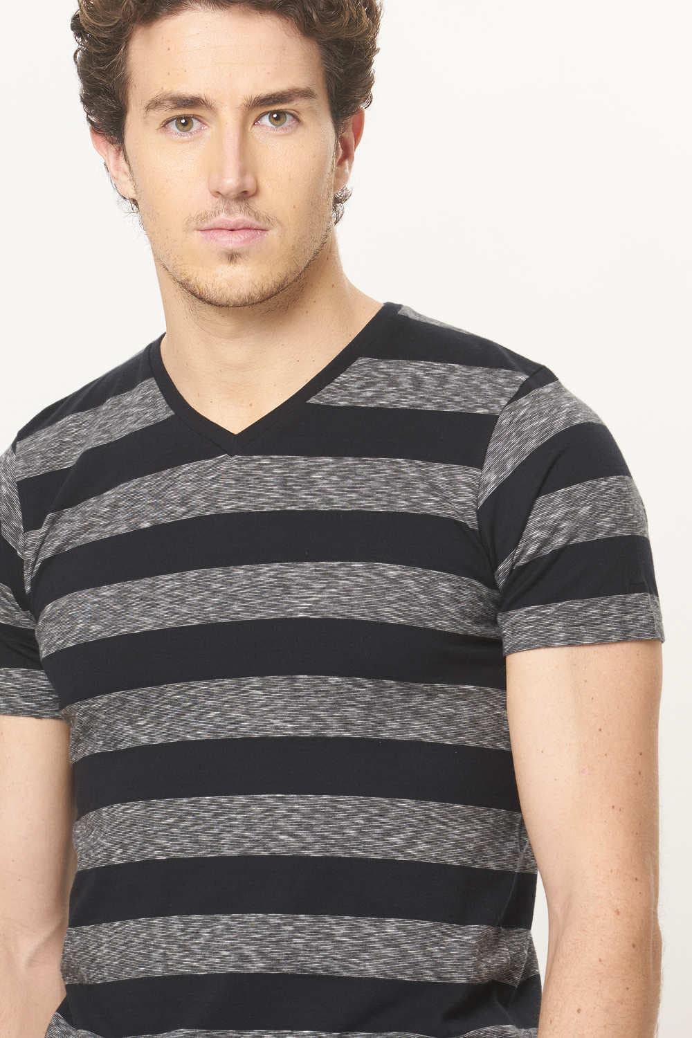 BASICS MUSCLE FIT V NECK T.SHIRT