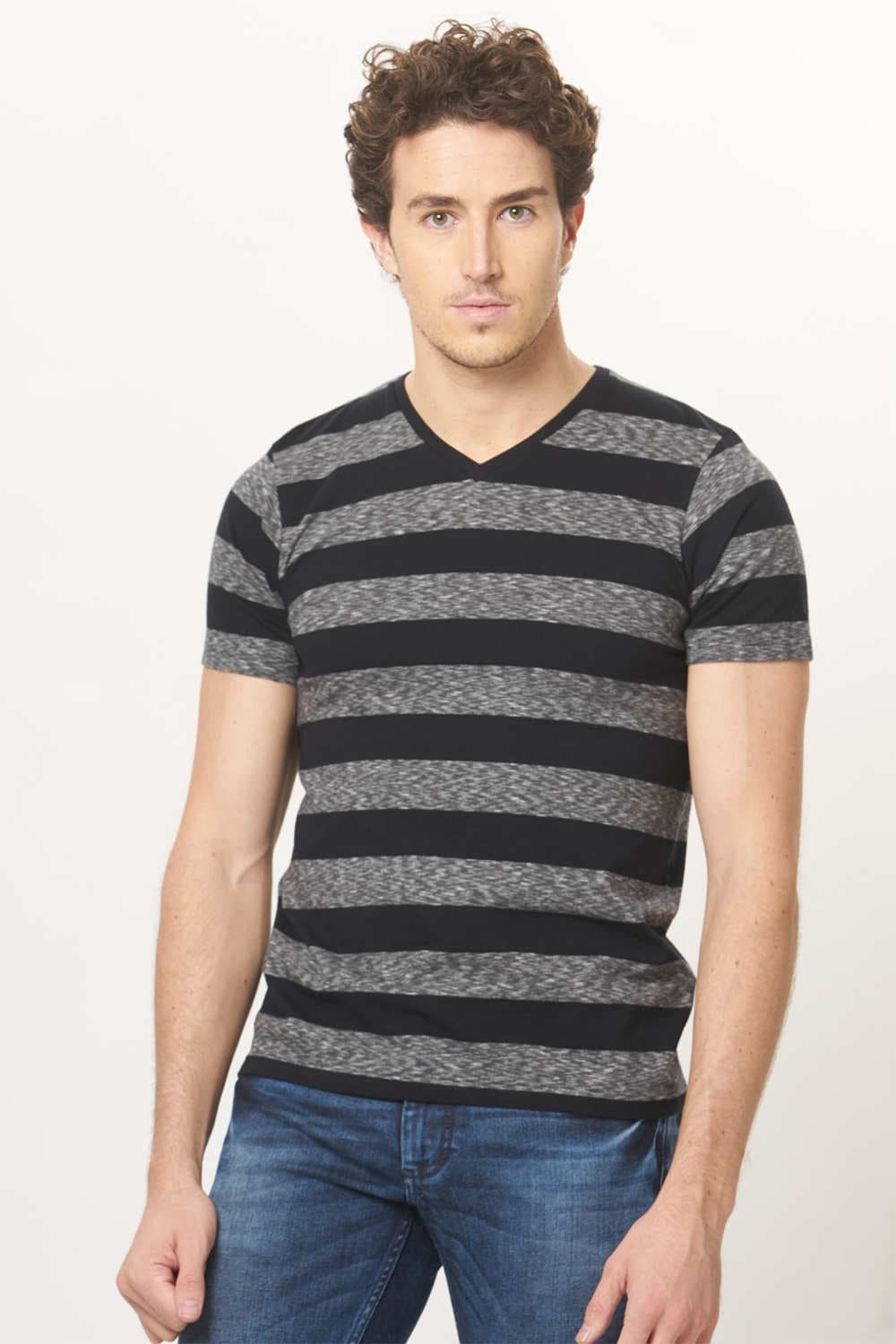 BASICS MUSCLE FIT V NECK T.SHIRT