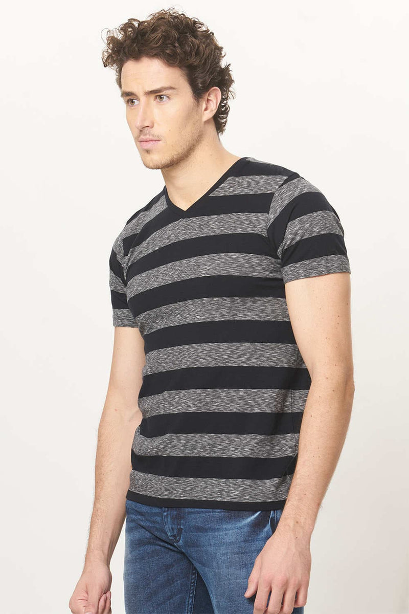 BASICS MUSCLE FIT V NECK T.SHIRT