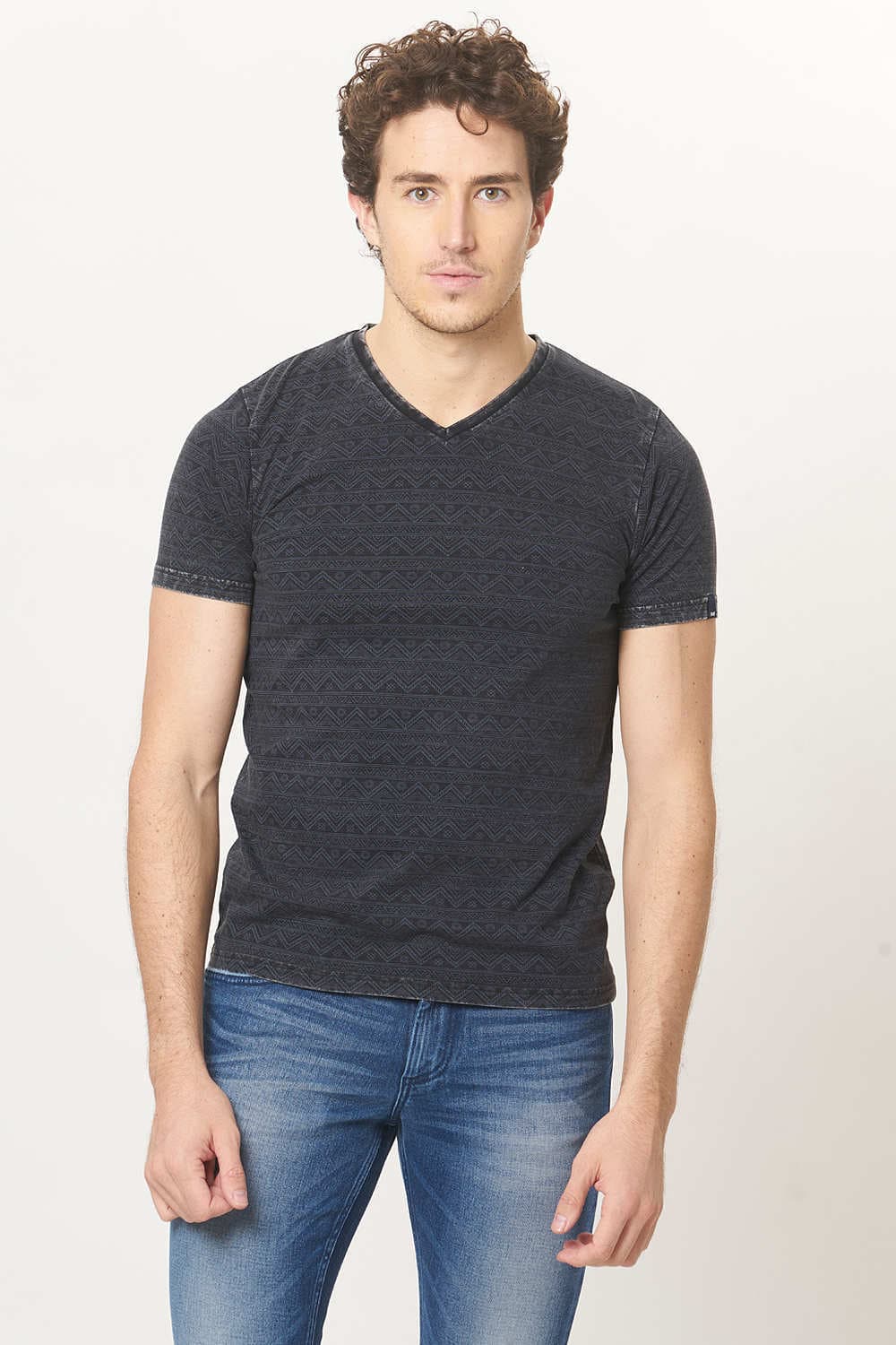 BASICS MUSCLE FIT V-NECK T.SHIRT