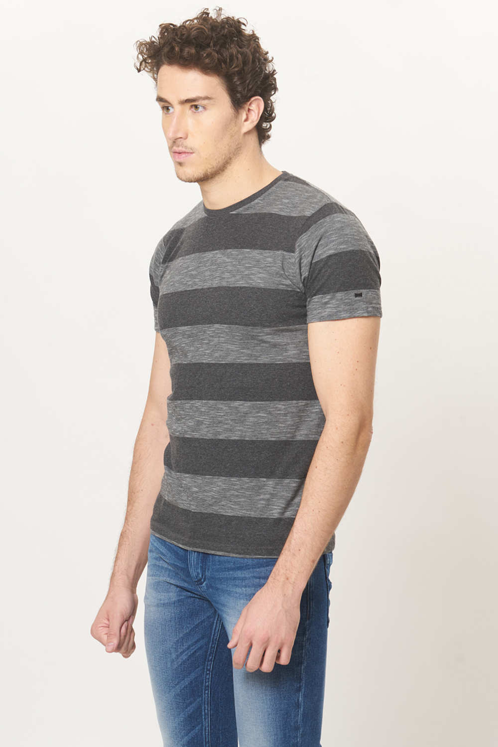 BASICS MUSCLE FIT STRIPES CREW NECK T.SHIRT