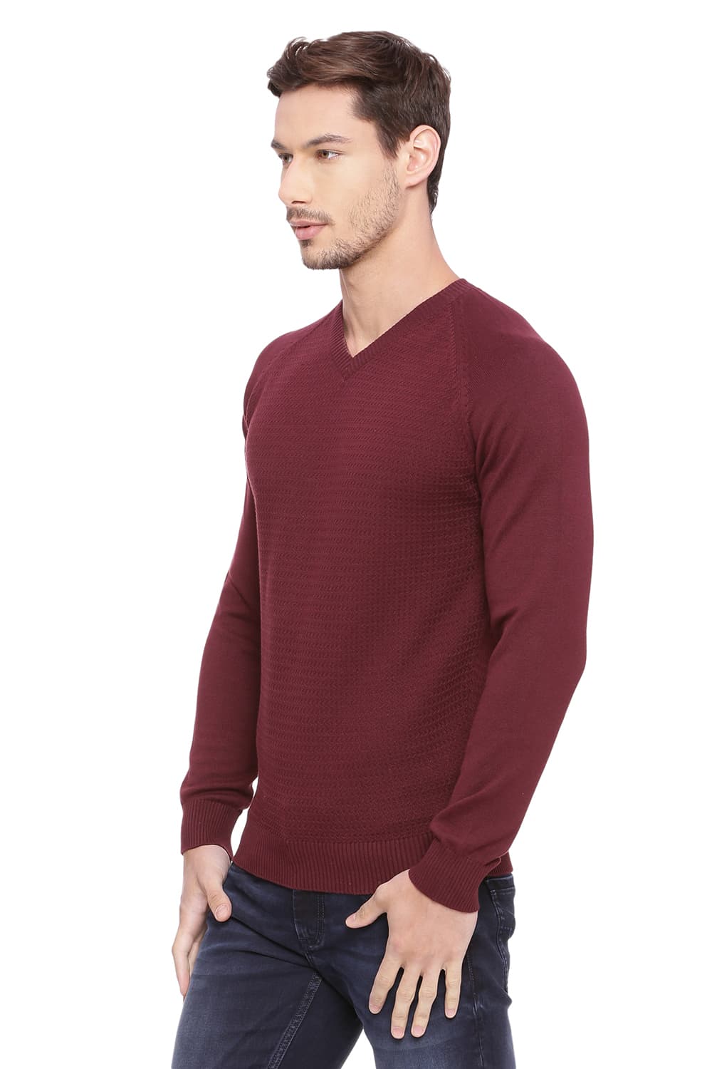 BASICS MUSCLE FIT V NECK SWEATER