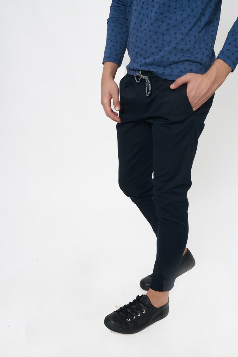 BASICS JOGGER FIT STRETCH TROUSER