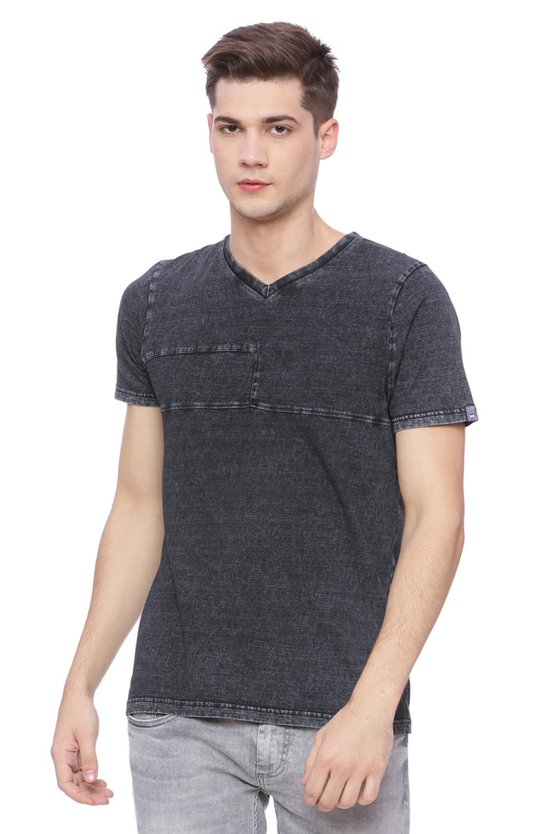 BASICS MUSCLE FIT V NECK T SHIRT