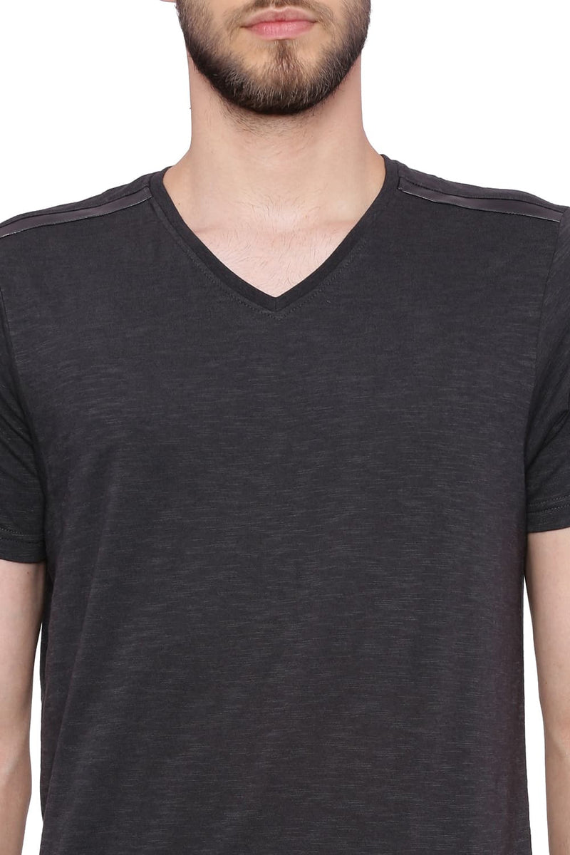 BASICS MUSCLE FIT V NECK T SHIRT