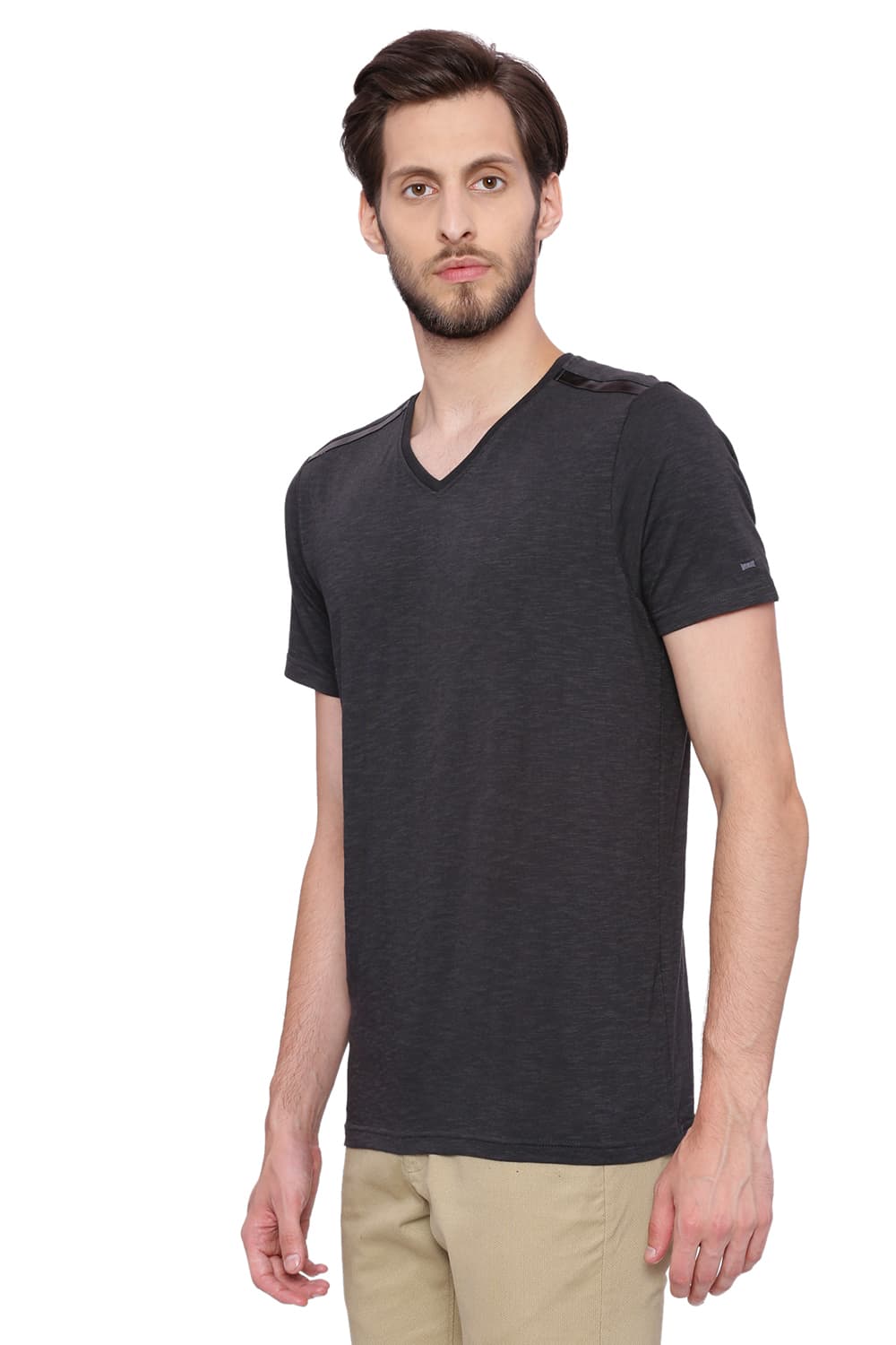 BASICS MUSCLE FIT V NECK T SHIRT