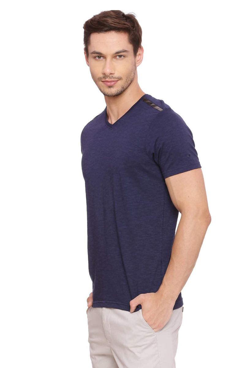 BASICS MUSCLE FIT V NECK T SHIRT