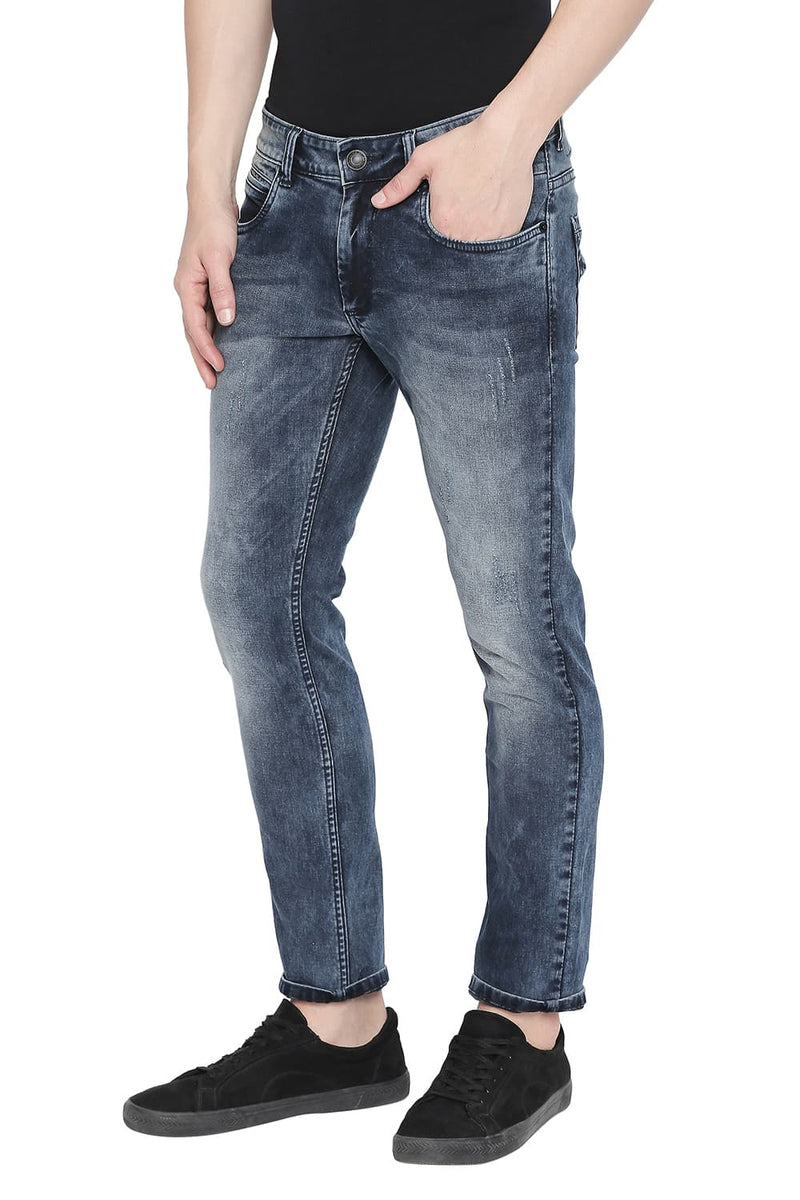 BASICS TORQUE FIT DISTRESSED STRETCH JEAN