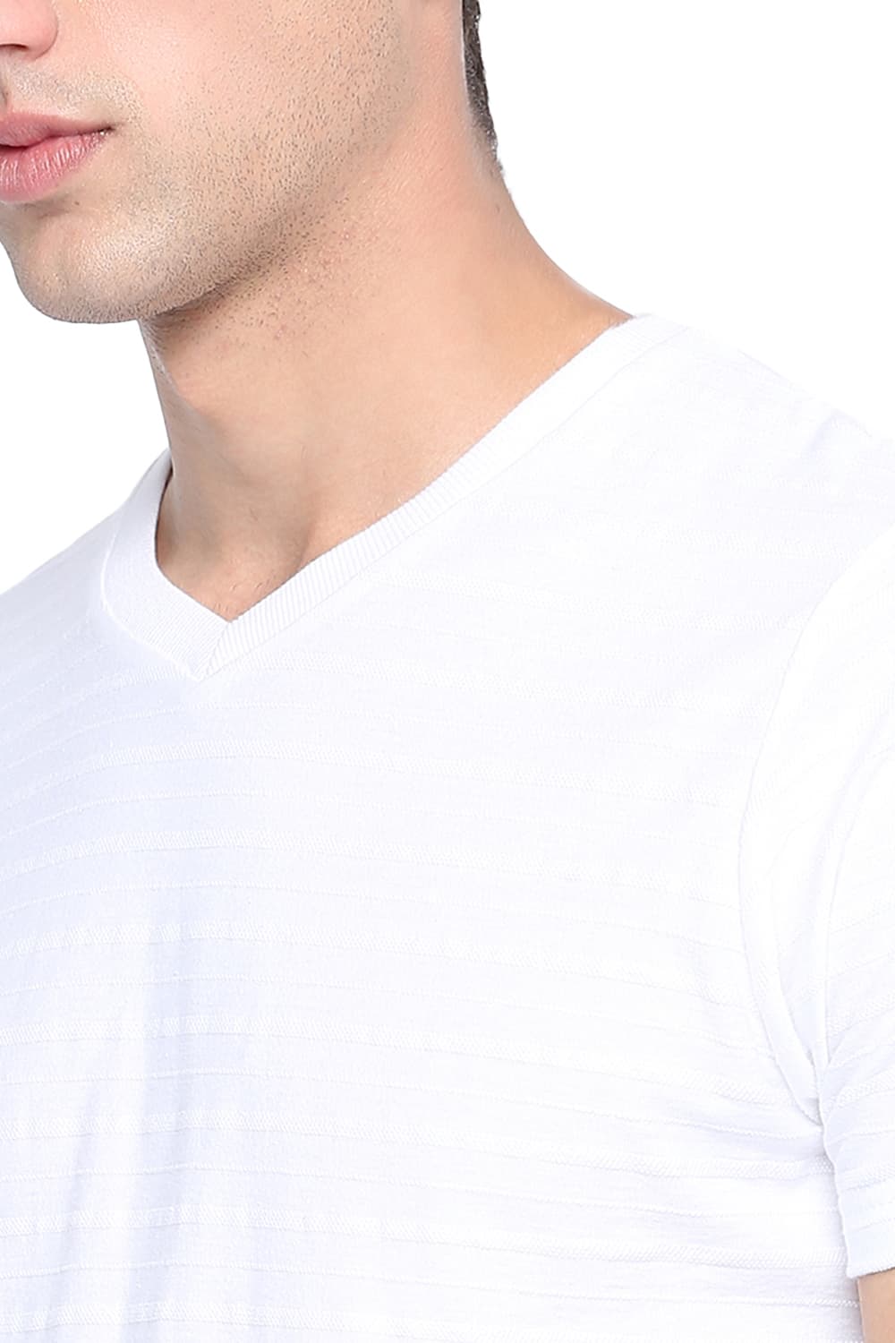 BASICS MUSCLE FIT V NECK T SHIRT