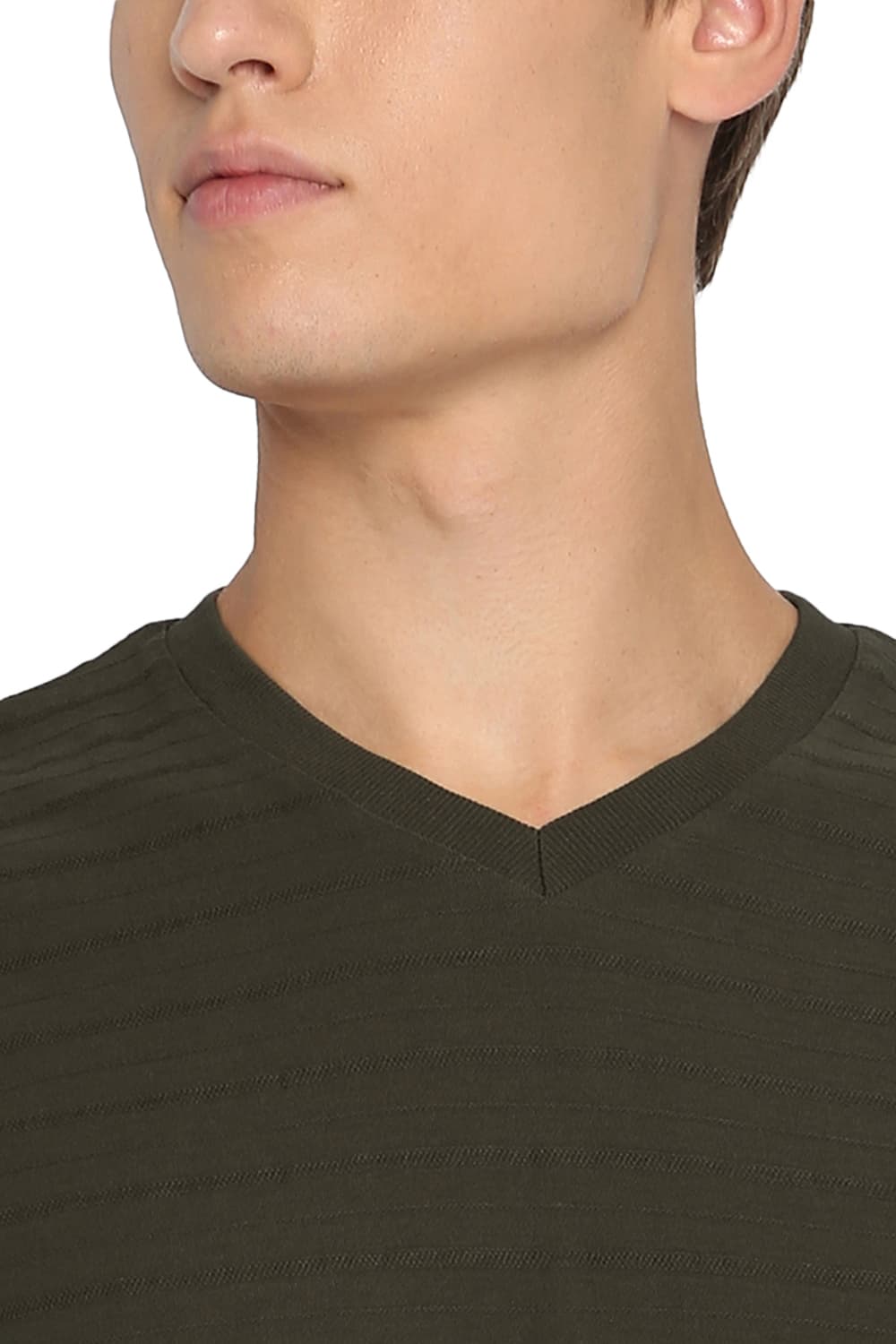 BASICS MUSCLE FIT V NECK T SHIRT