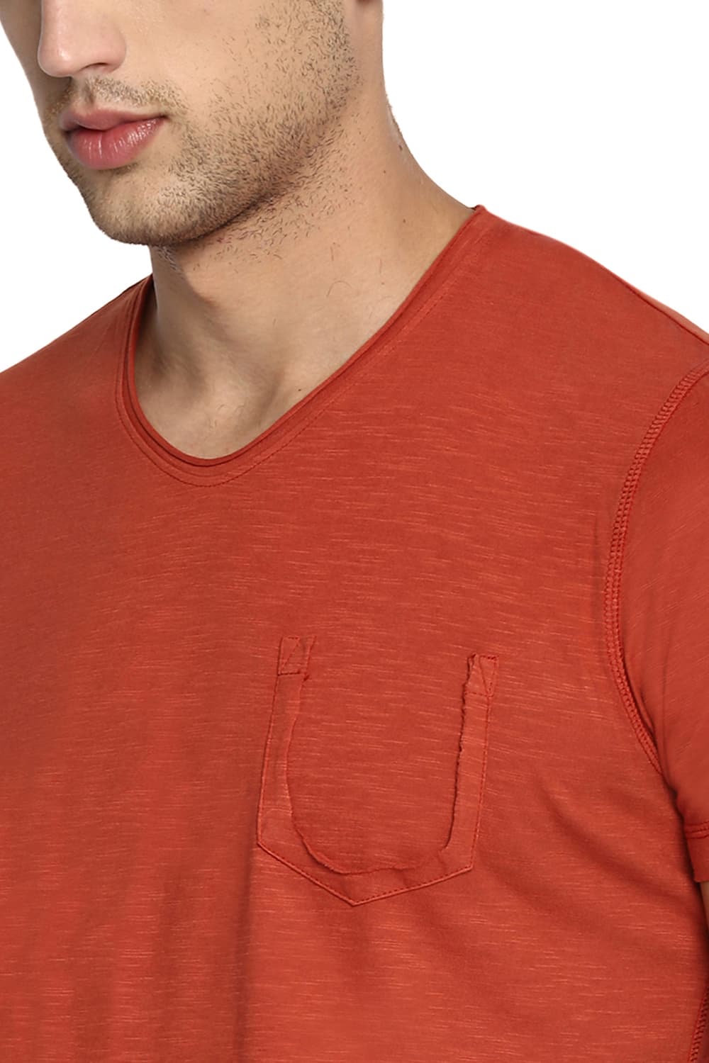 BASICS MUSCLE FIT V NECK T SHIRT