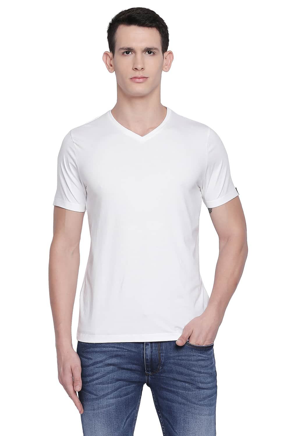 BASICS MUSCLE FIT V NECK T SHIRT