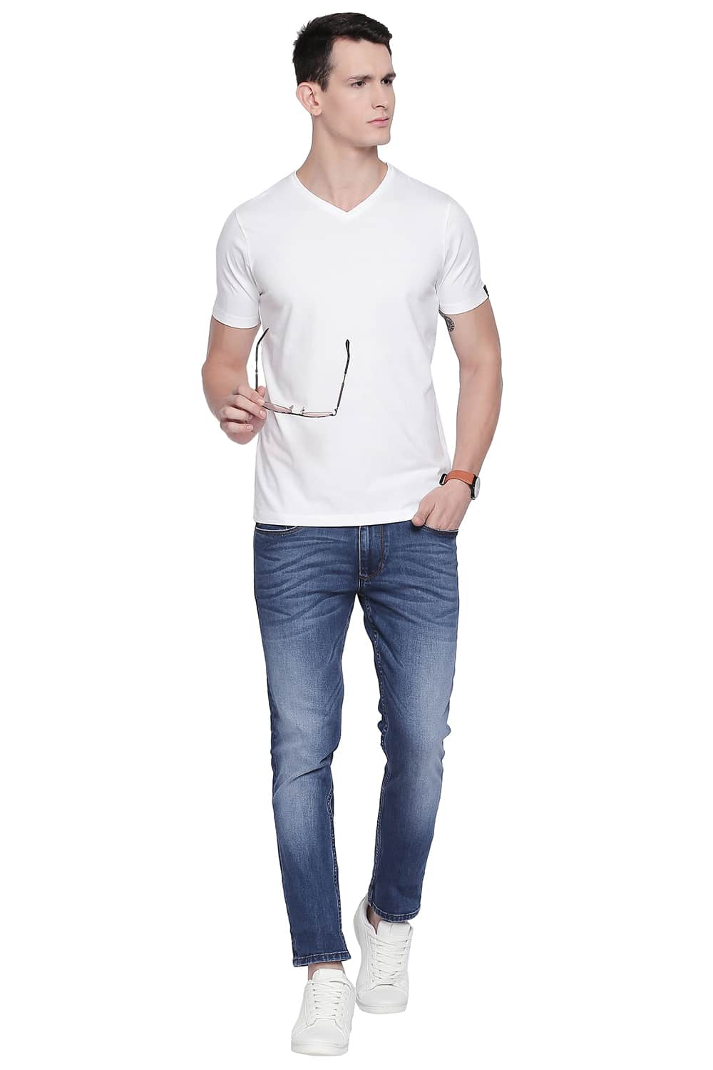 BASICS MUSCLE FIT V NECK T SHIRT