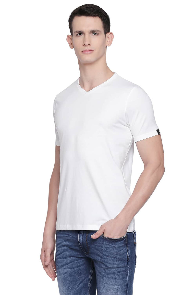 BASICS MUSCLE FIT V NECK T SHIRT