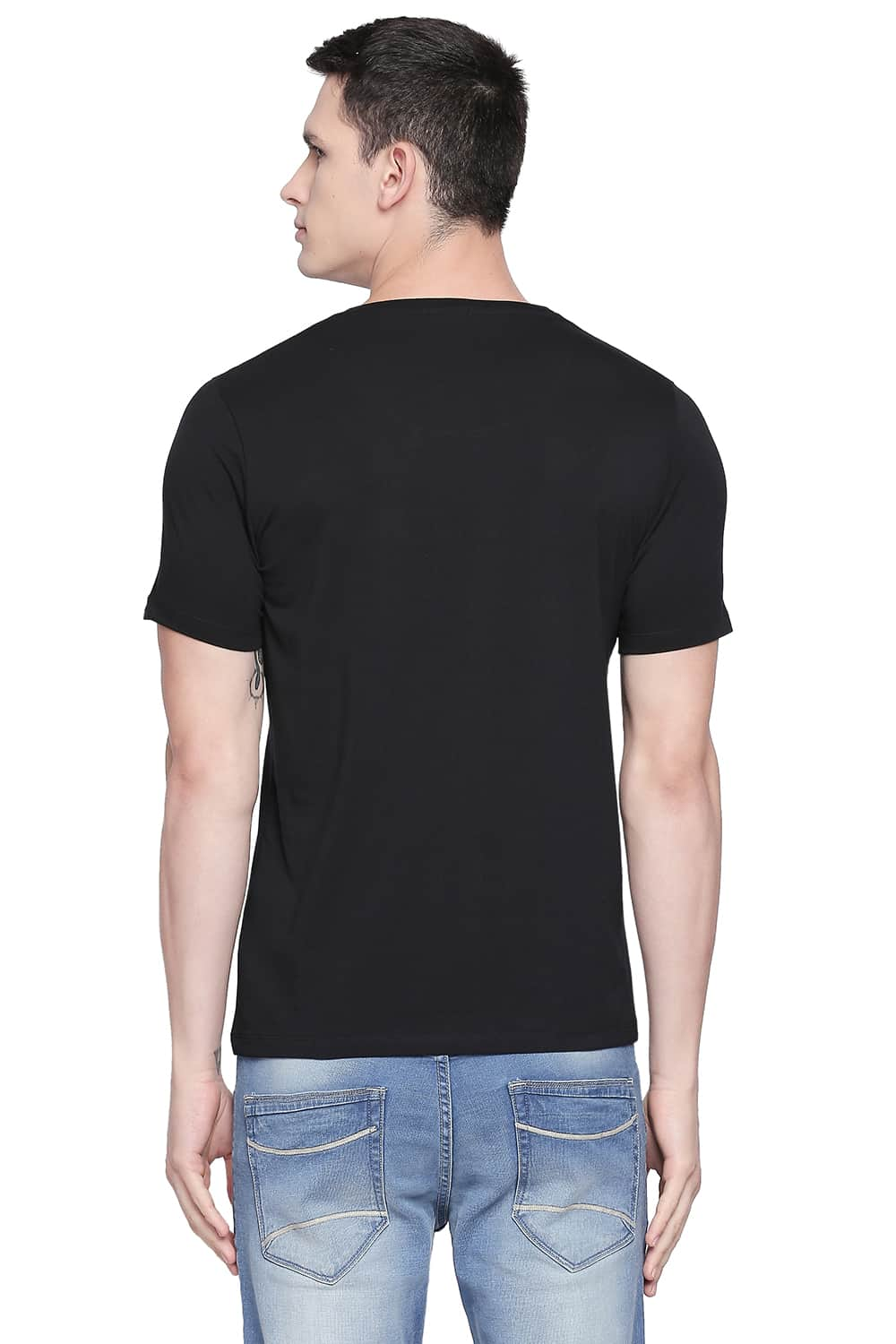 BASICS MUSCLE FIT V NECK T SHIRT