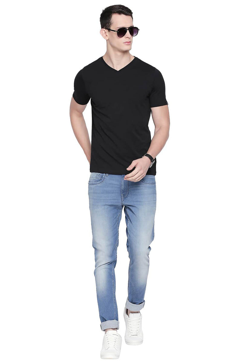 BASICS MUSCLE FIT V NECK T SHIRT