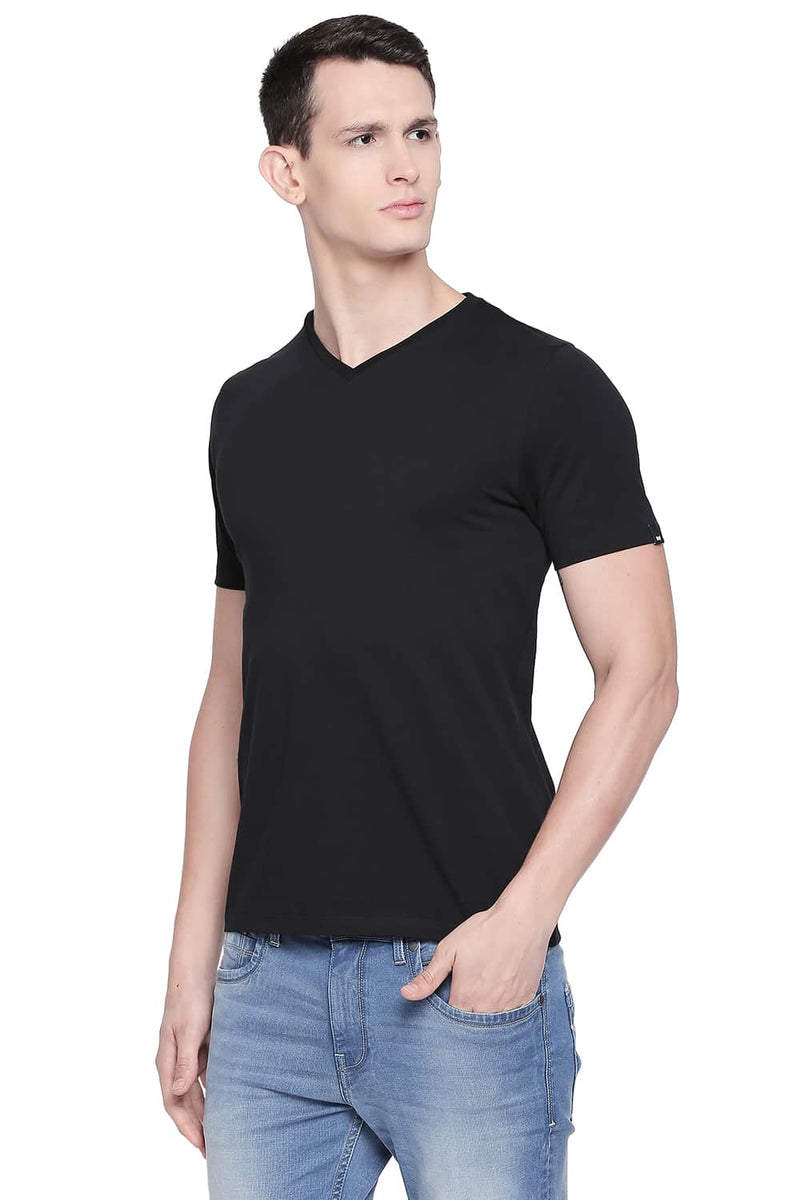 BASICS MUSCLE FIT V NECK T SHIRT