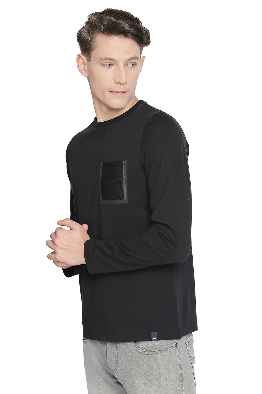 BASICS MUSCLE FIT LONG SLEEVE CREW NECK T SHIRT