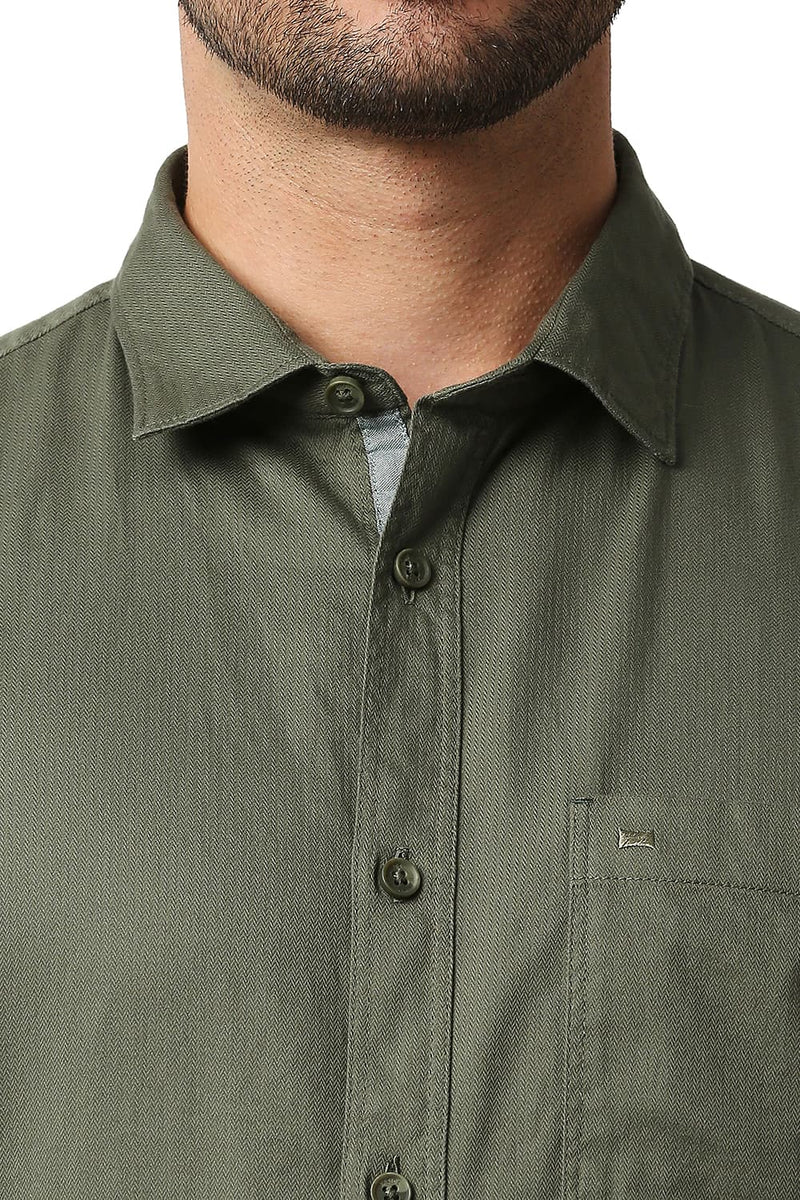 BASICS SLIM FIT HERRINGBONE HALFSLEEVES SHIRT