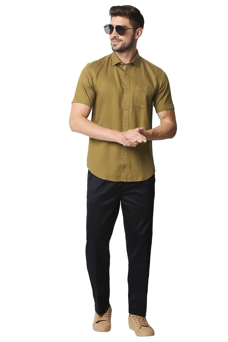 BASICS SLIM FIT HERRINGBONE HALFSLEEVES SHIRT